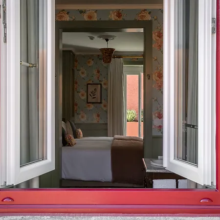 Rosegarden House - By Unlock