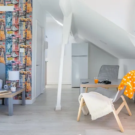 Enchanted Tales, In Apartamento *