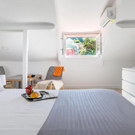 Enchanted Tales, In Apartamento