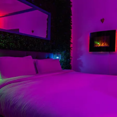 Hotel Wow - Unique Double Smart In 17th Century Palace! Hot Tub, Snooker, Bbq, Ps5, Sauna, Gym