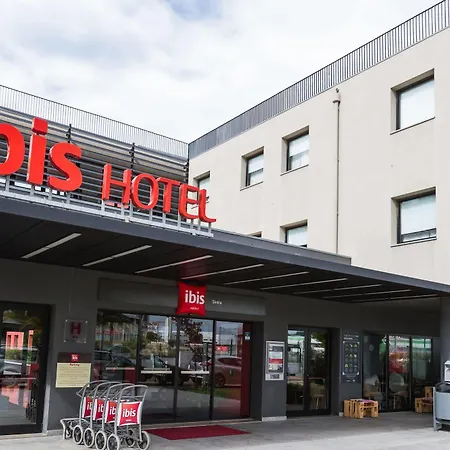 Ibis Lisboa 2*