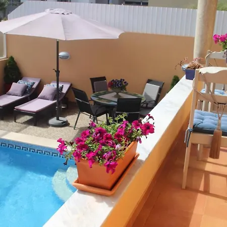Castelinho Carrascal Summer Apt & Heated Pool Homestay *