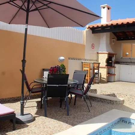 Castelinho Carrascal Summer Apt & Heated Pool *