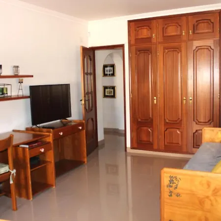 Castelinho Carrascal Summer Apt & Heated Pool Homestay
