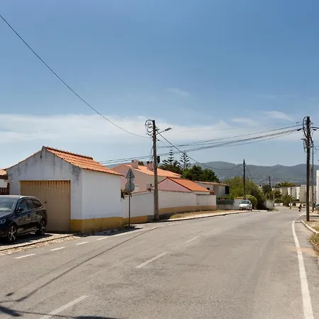 Joivy 3-Br Cottage With Terrace And Garden In Colares Holiday home