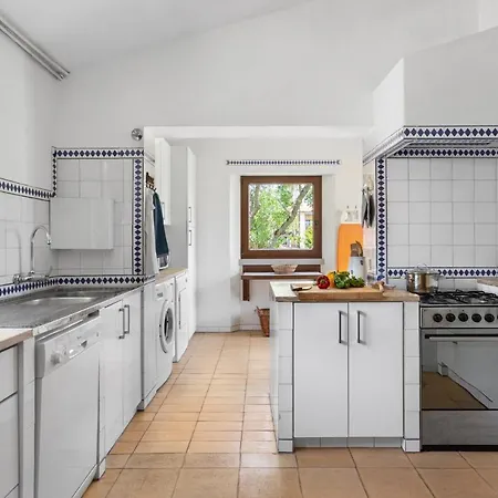 Holiday home Joivy 3-Br Cottage With Terrace And Garden In Colares Sintra