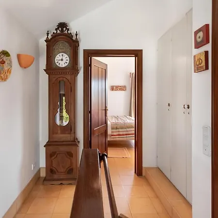 Joivy 3-Br Cottage With Terrace And Garden In Colares Sintra