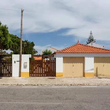 Joivy 3-Br Cottage With Terrace And Garden In Colares Holiday home