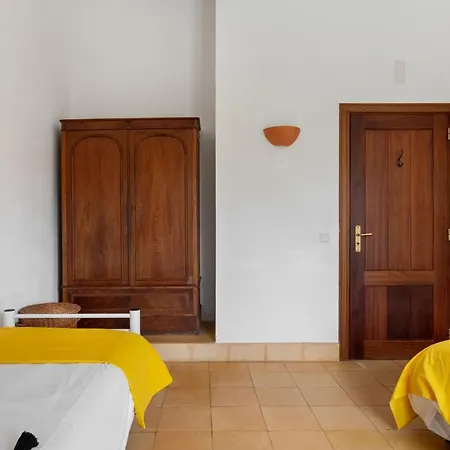 Holiday home Joivy 3-Br Cottage With Terrace And Garden In Colares