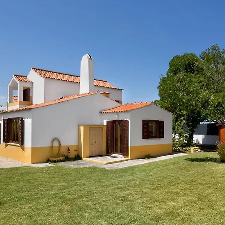 Joivy 3-Br Cottage With Terrace And Garden In Colares Holiday home