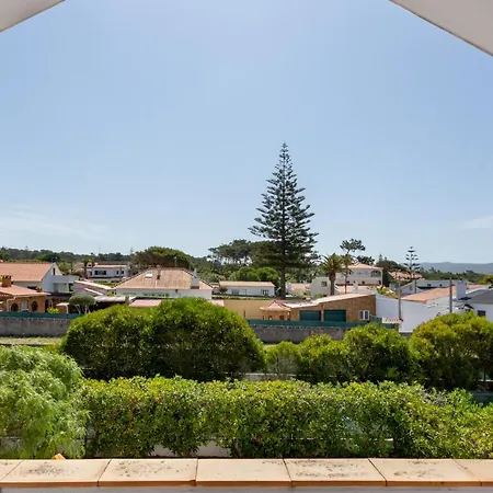 Joivy 3-Br Cottage With Terrace And Garden In Colares Holiday home