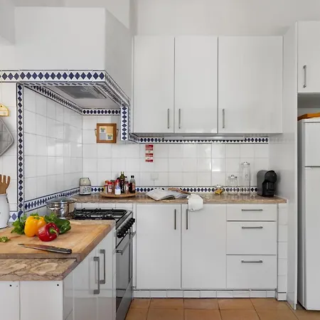Joivy 3-Br Cottage With Terrace And Garden In Colares *