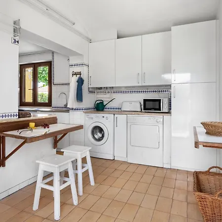 Holiday home Joivy 3-Br Cottage With Terrace And Garden In Colares Sintra