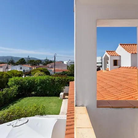 Joivy 3-Br Cottage With Terrace And Garden In Colares Holiday home *