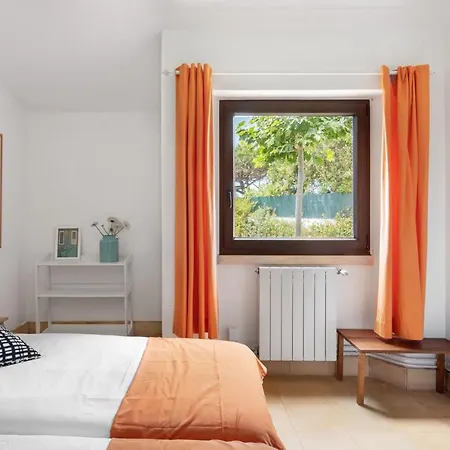Joivy 3-Br Cottage With Terrace And Garden In Colares