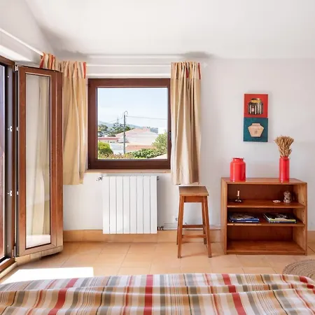 Holiday home Joivy 3-Br Cottage With Terrace And Garden In Colares *