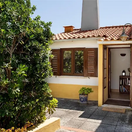 Holiday home Joivy 3-Br Cottage With Terrace And Garden In Colares Sintra