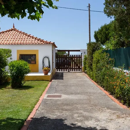 Joivy 3-Br Cottage With Terrace And Garden In Colares Sintra