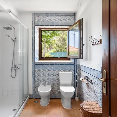 Holiday home Joivy 3-Br Cottage With Terrace And Garden In Colares