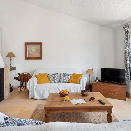 Joivy 3-Br Cottage With Terrace And Garden In Colares