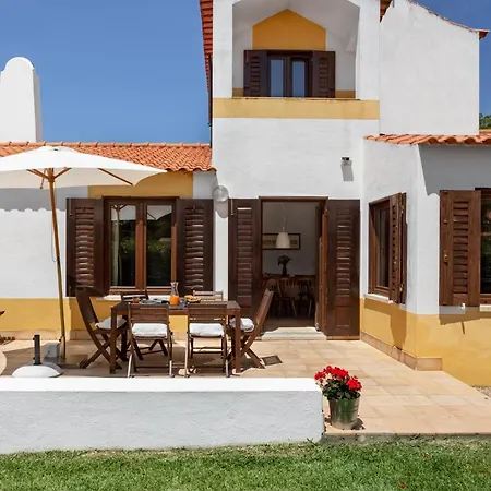 Holiday home Joivy 3-Br Cottage With Terrace And Garden In Colares *