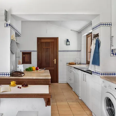 Holiday home Joivy 3-Br Cottage With Terrace And Garden In Colares *