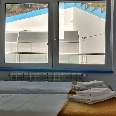 Guest house Mega Ocean Magoito - - *