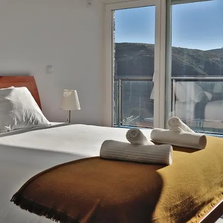 Guest house Mega Ocean Magoito - -