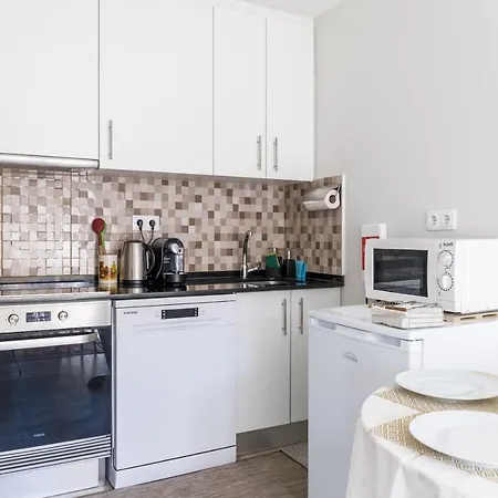 2 Bedroom House And Garden Lounge Apartment