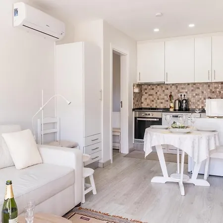 2 Bedroom House And Garden Lounge Apartment Sintra