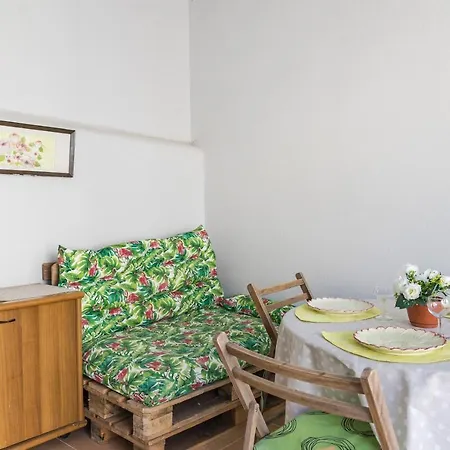 2 Bedroom House And Garden Lounge *