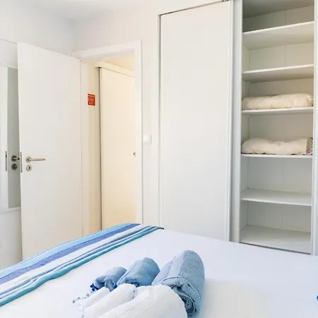 2 Bedroom House And Garden Lounge *