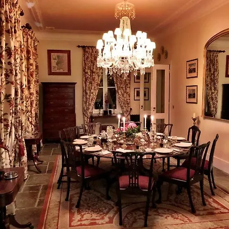 Luxurious Royal Estate In Historic Paradise Villa