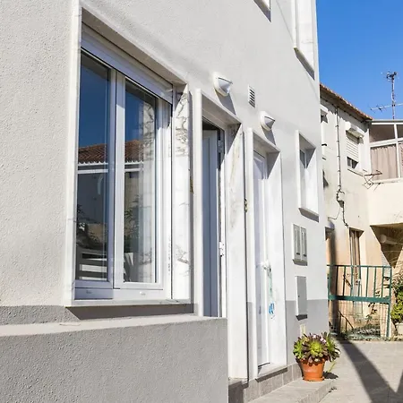 2 Bedroom House And Garden Lounge