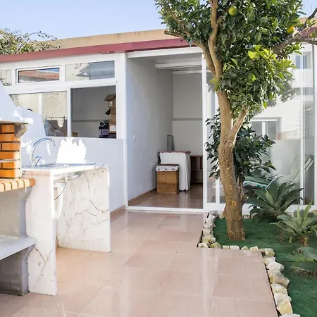 Apartment 2 Bedroom House And Garden Lounge *
