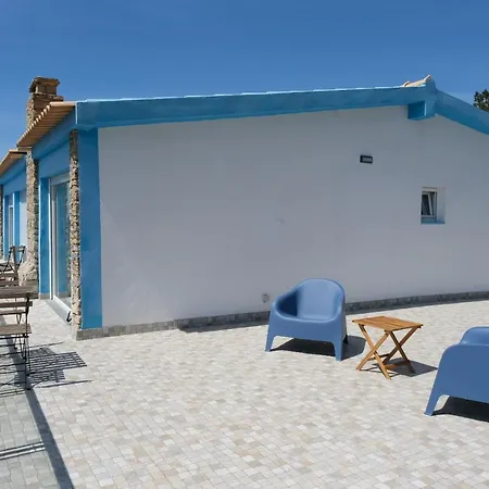 Guest house Mega Ocean Magoito - - *