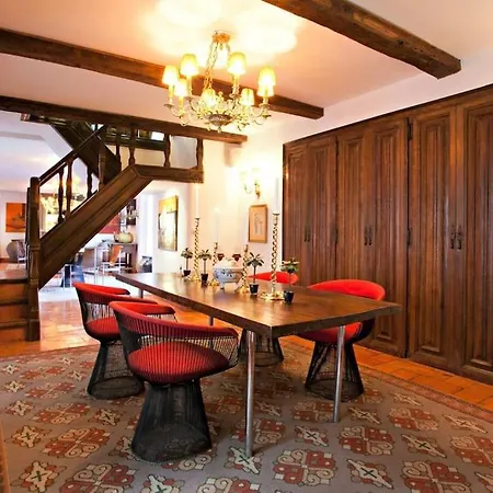 Tiny Smart Home, Private Garden & Outside Jacuzzi. Center Sintra! Apartment *