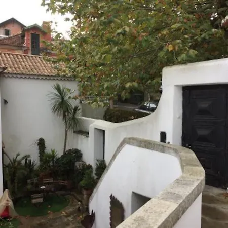 Tiny Smart Home, Private Garden & Outside Jacuzzi. Center Sintra!