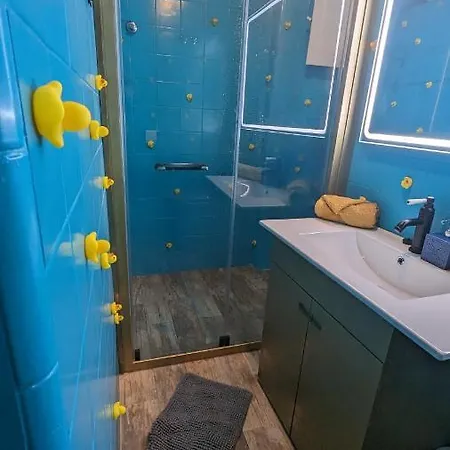Tiny Smart Home, Private Garden & Outside Jacuzzi. Center Sintra! Apartment *
