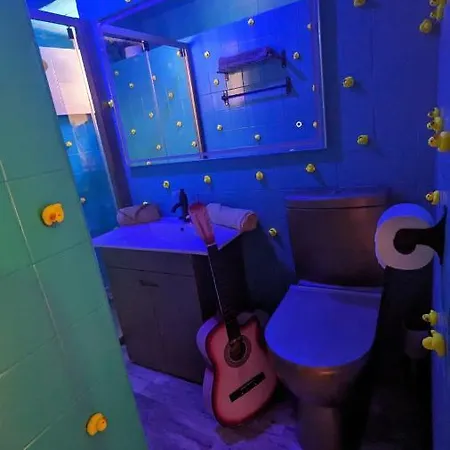 Apartment Tiny Smart Home, Private Garden & Outside Jacuzzi. Center Sintra!
