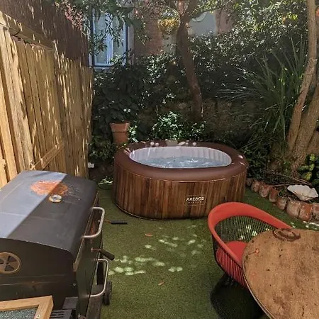 Apartment Tiny Smart Home, Private Garden & Outside Jacuzzi. Center Sintra! *