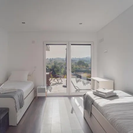 Amazing Retreat W/ Pool By Lovelystay Holiday home *