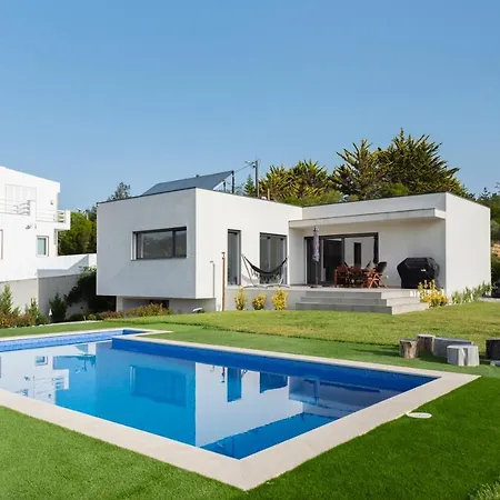Amazing Retreat W/ Pool By Lovelystay Holiday home *