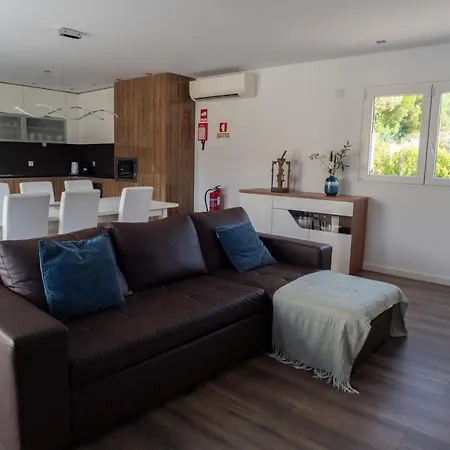 Amazing Retreat W/ Pool By Lovelystay Holiday home