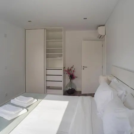 Amazing Retreat W/ Pool By Lovelystay Holiday home