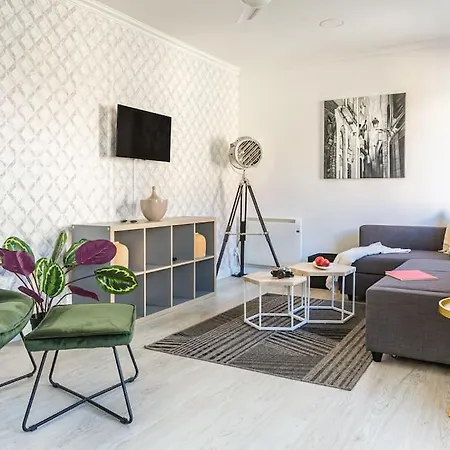 Enchanted Tale In Apartment