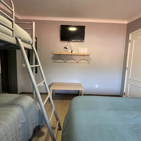 Sun House - Near - Kitchen - Pool Homestay *
