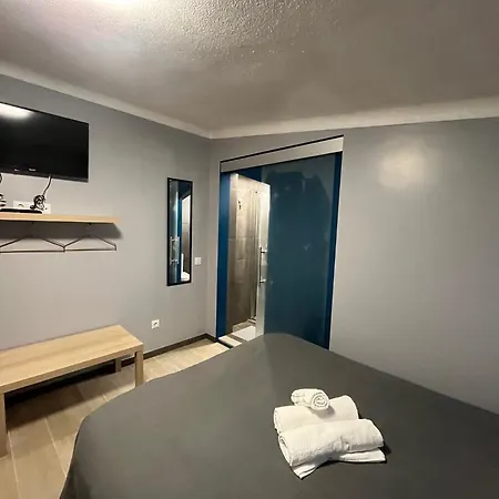 Homestay Sun House - Near - Kitchen - Pool