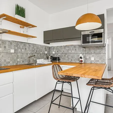 Retreat Residences By Lovelystay Apartment