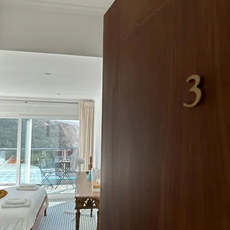 Guest house Mega Ocean Magoito - -